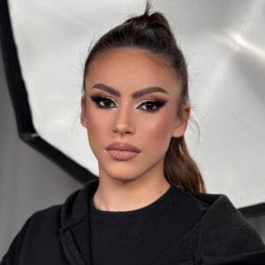 Neodoljiv pogled - Braon mat eyeliner masterclass